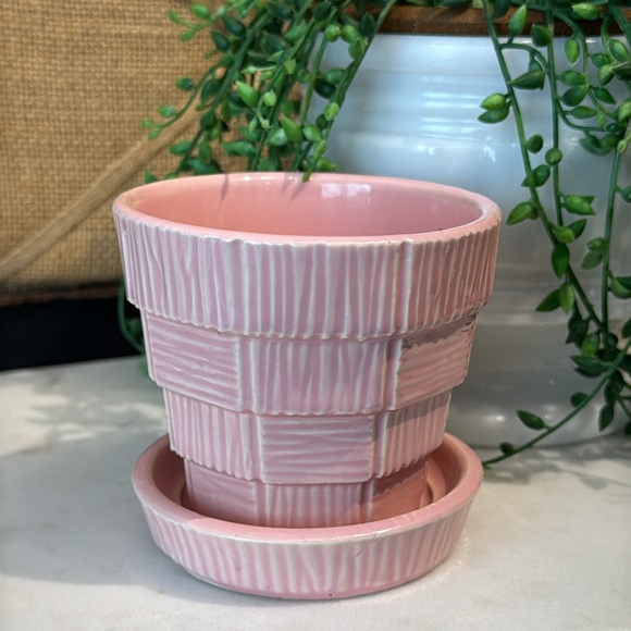 Vintage McCoy planter - Picture 11 of 11